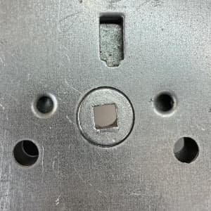 חור ציר תפוס פנוי